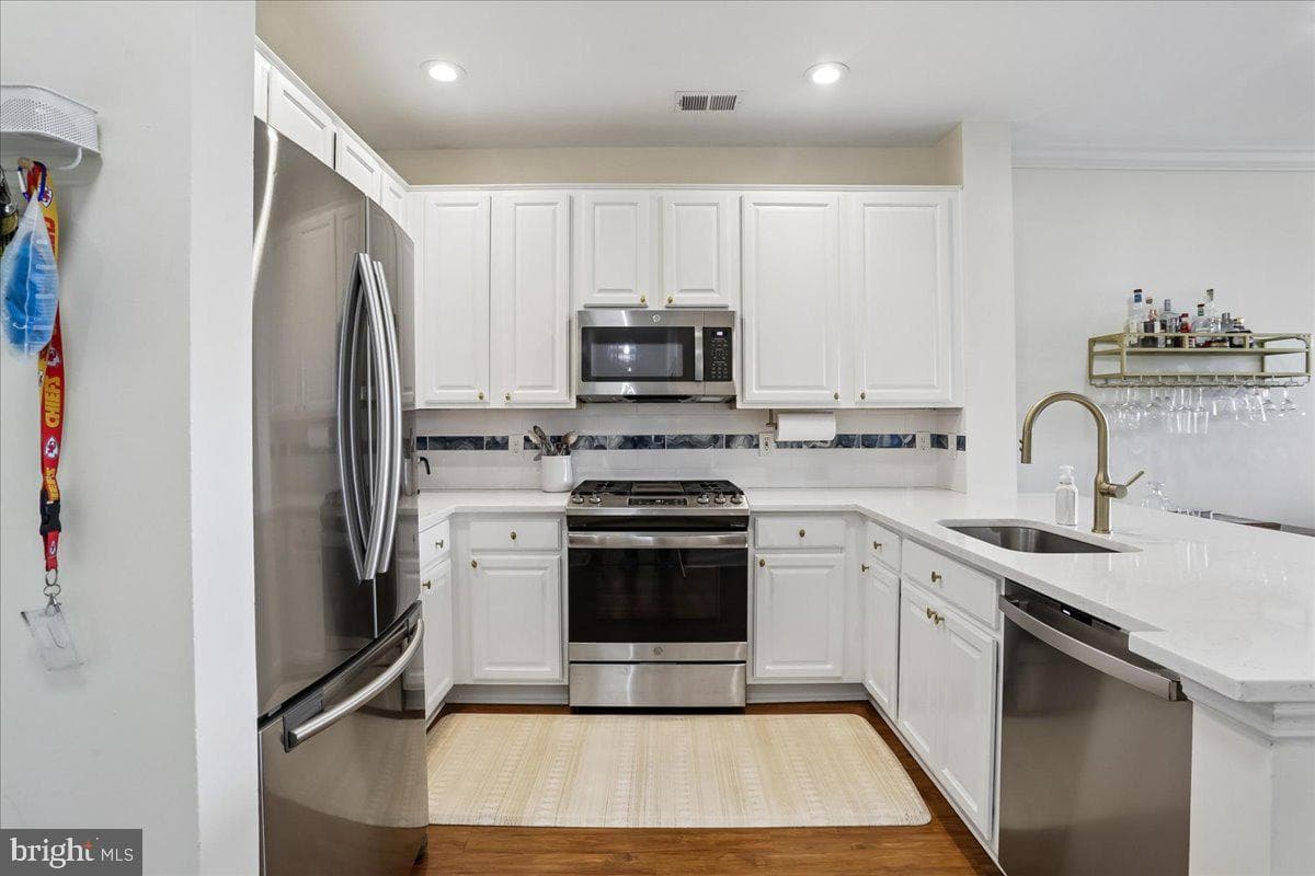 12000 Market Street #382 photo 6