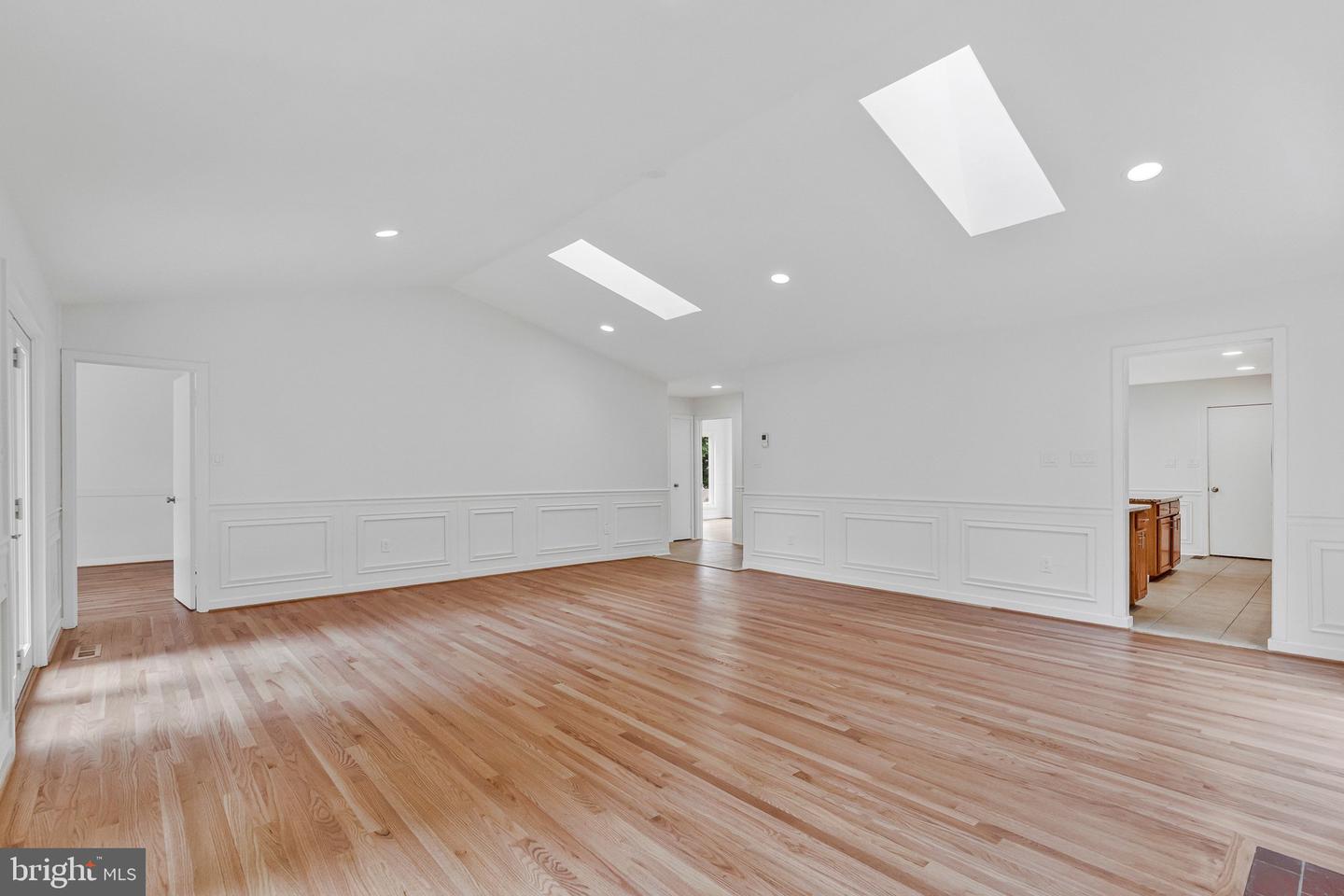 8424 Hollis Lane photo 9