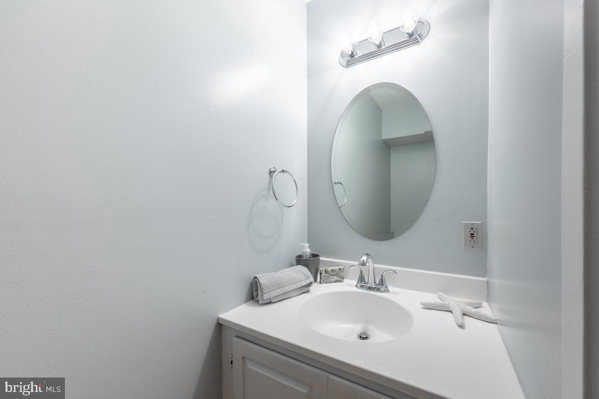 4932 Sauquoit Lane photo 21