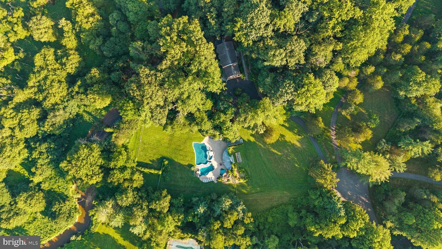 1531 Windstone Drive photo 3