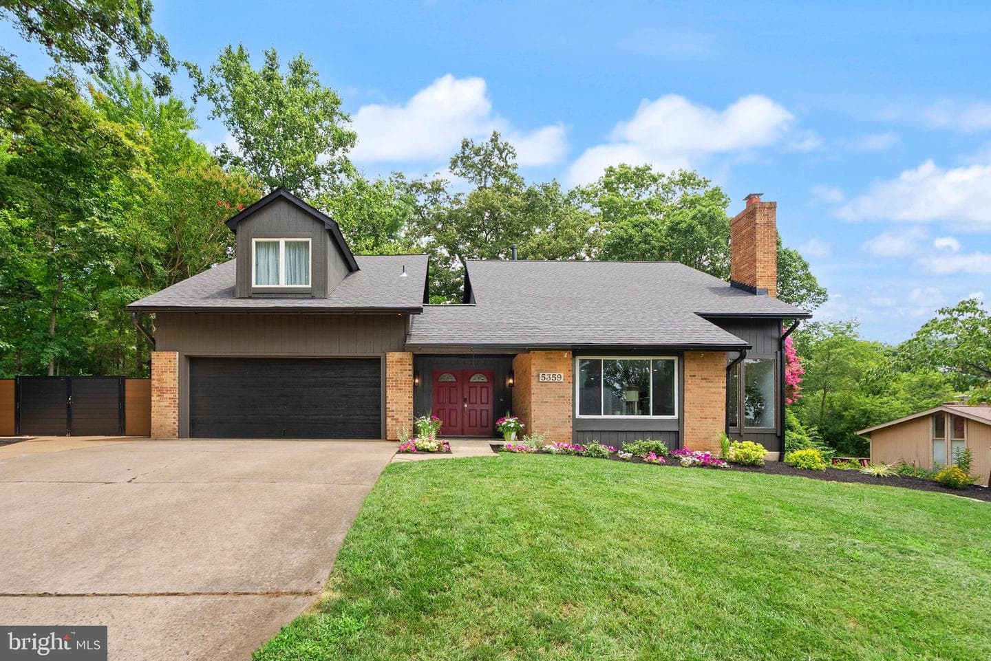 5359 Black Oak Drive photo 2