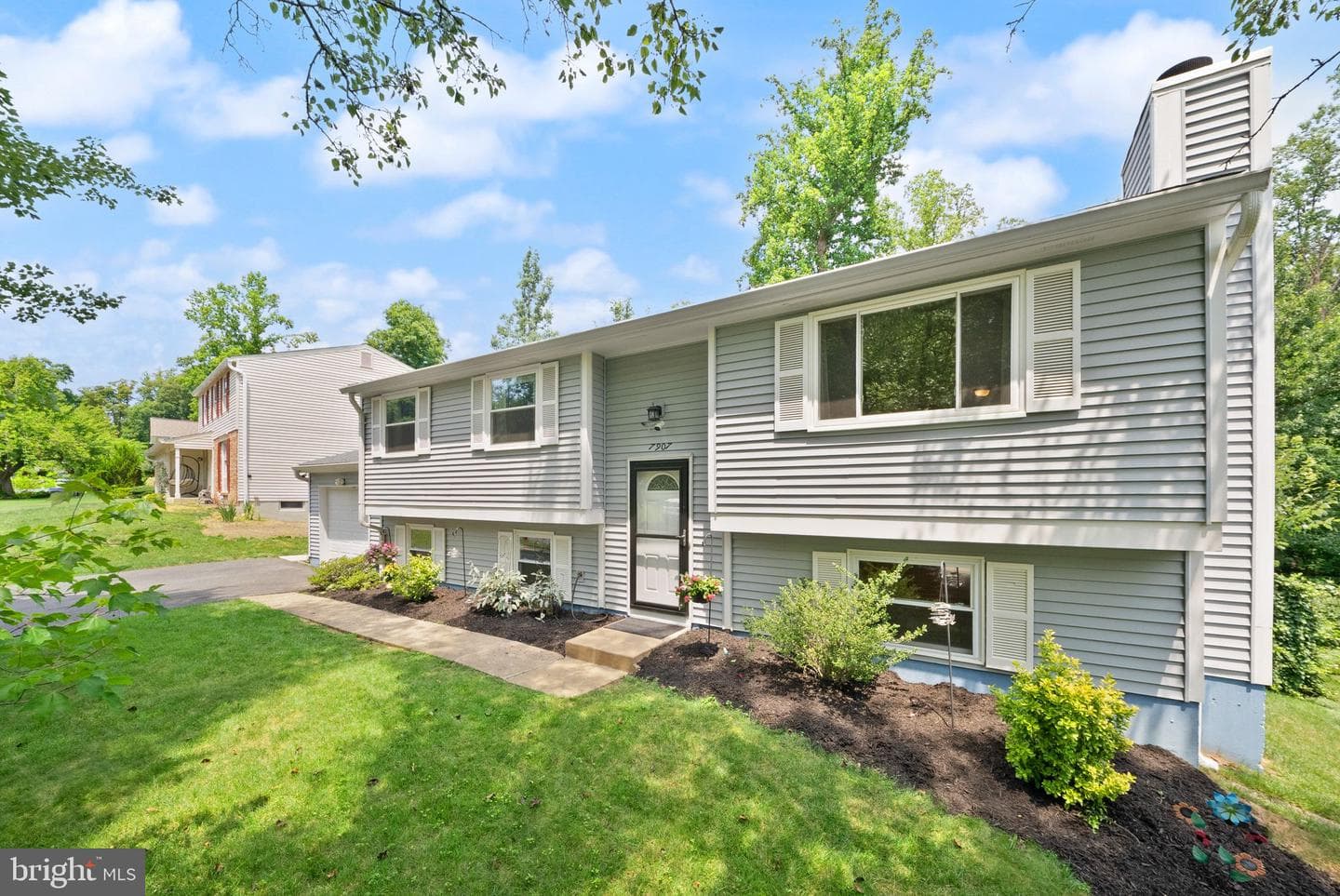 7907 Cliff Rock Court photo 3