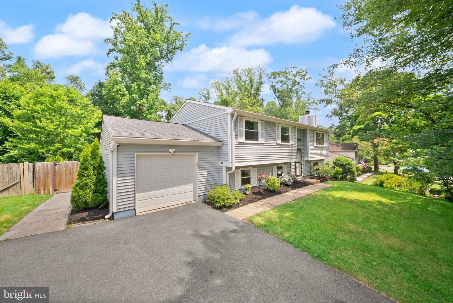 7907 Cliff Rock Court photo 4