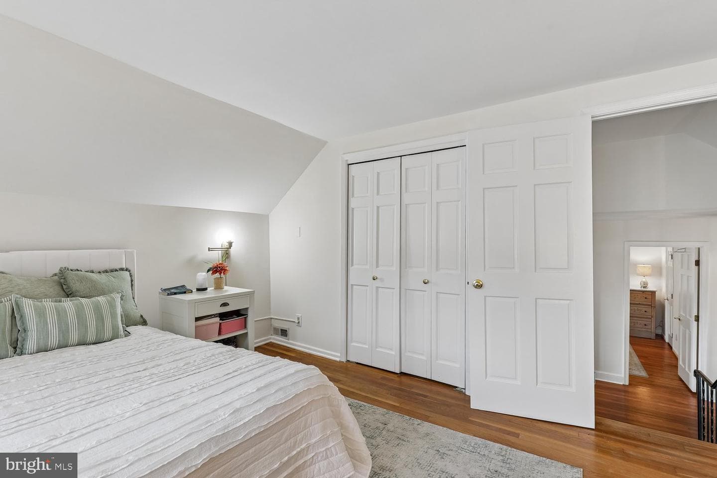 9005 Greylock Street photo 33