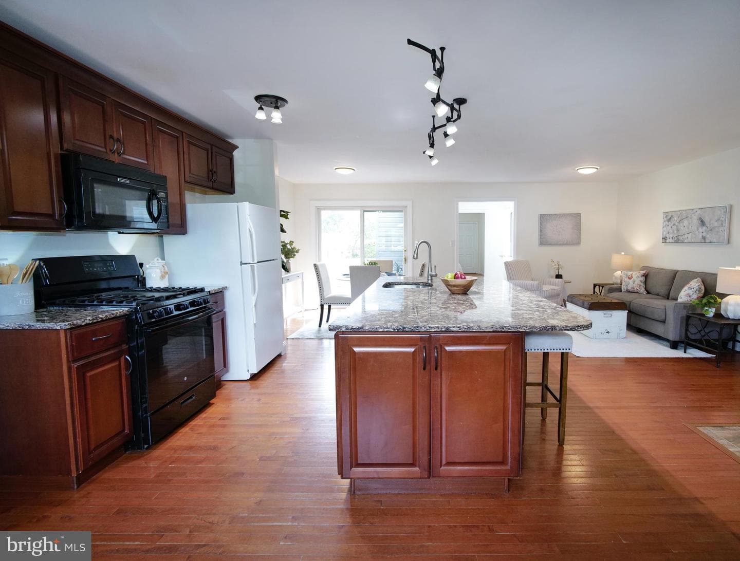5906 King James Drive photo 3
