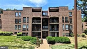 11232 Chestnut Grove Square #135, Reston