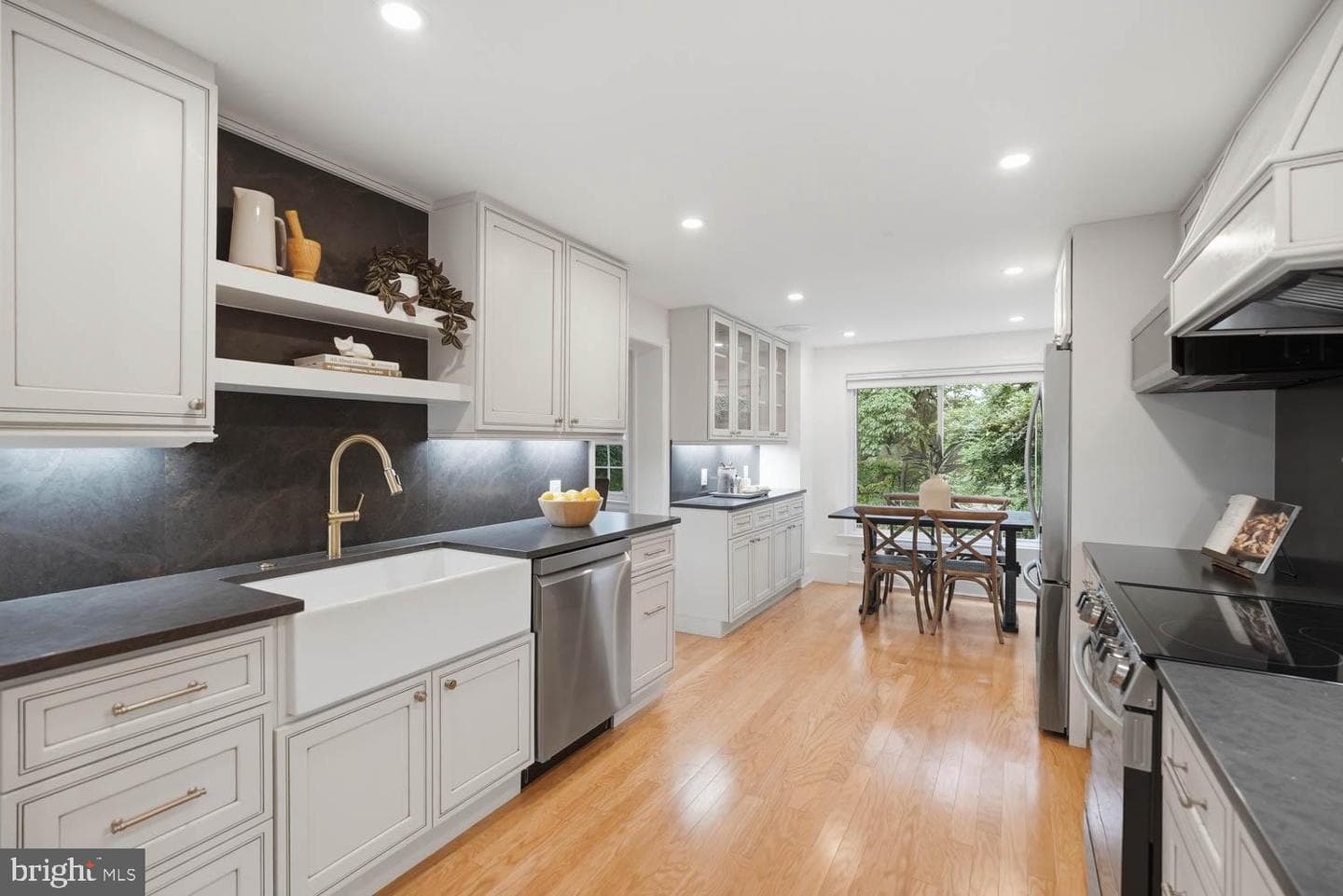 3419 Woodside Road, Alexandria