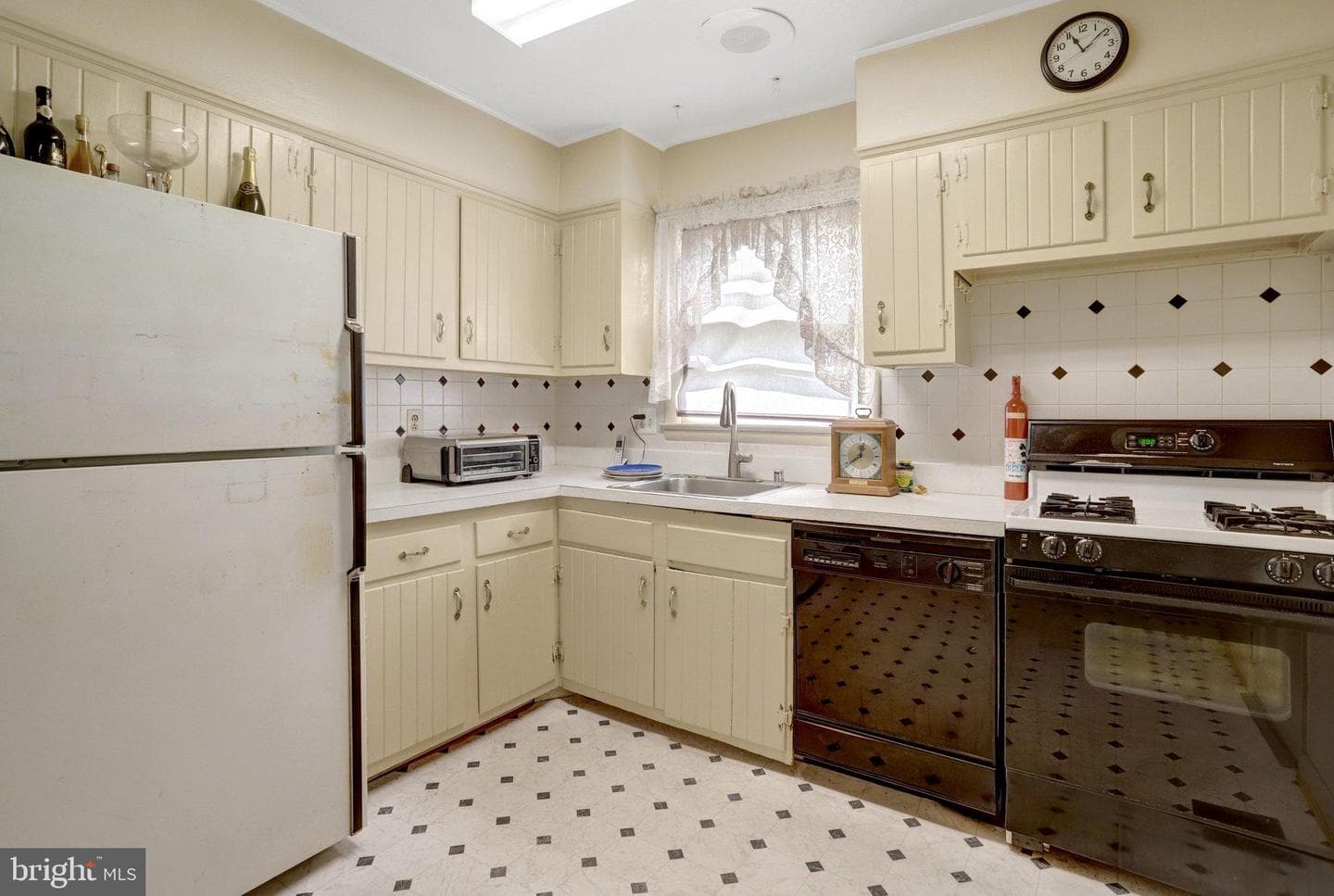 4904 Lawrence Street photo 12