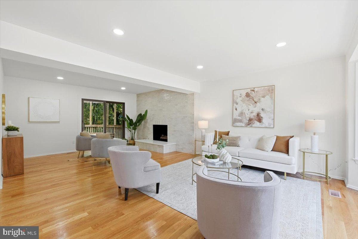 9615 Podium Drive photo 3