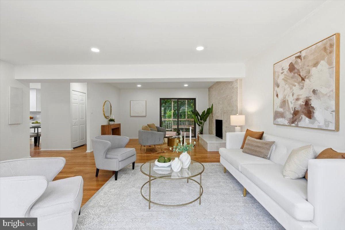 9615 Podium Drive photo 4