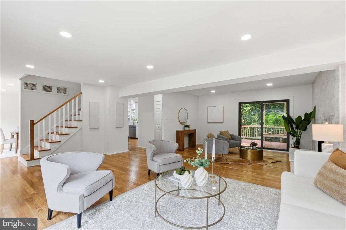 9615 Podium Drive photo 9