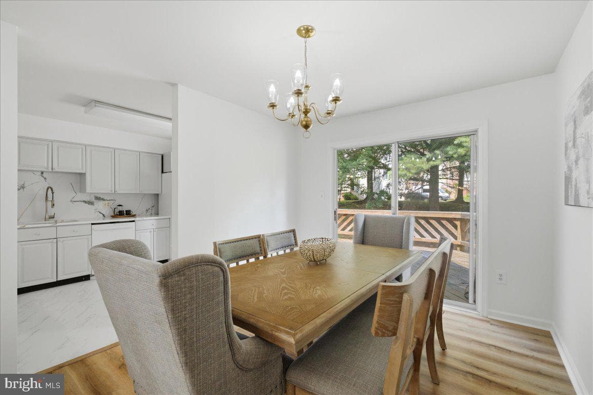 8902 Winding Hollow Way photo 5