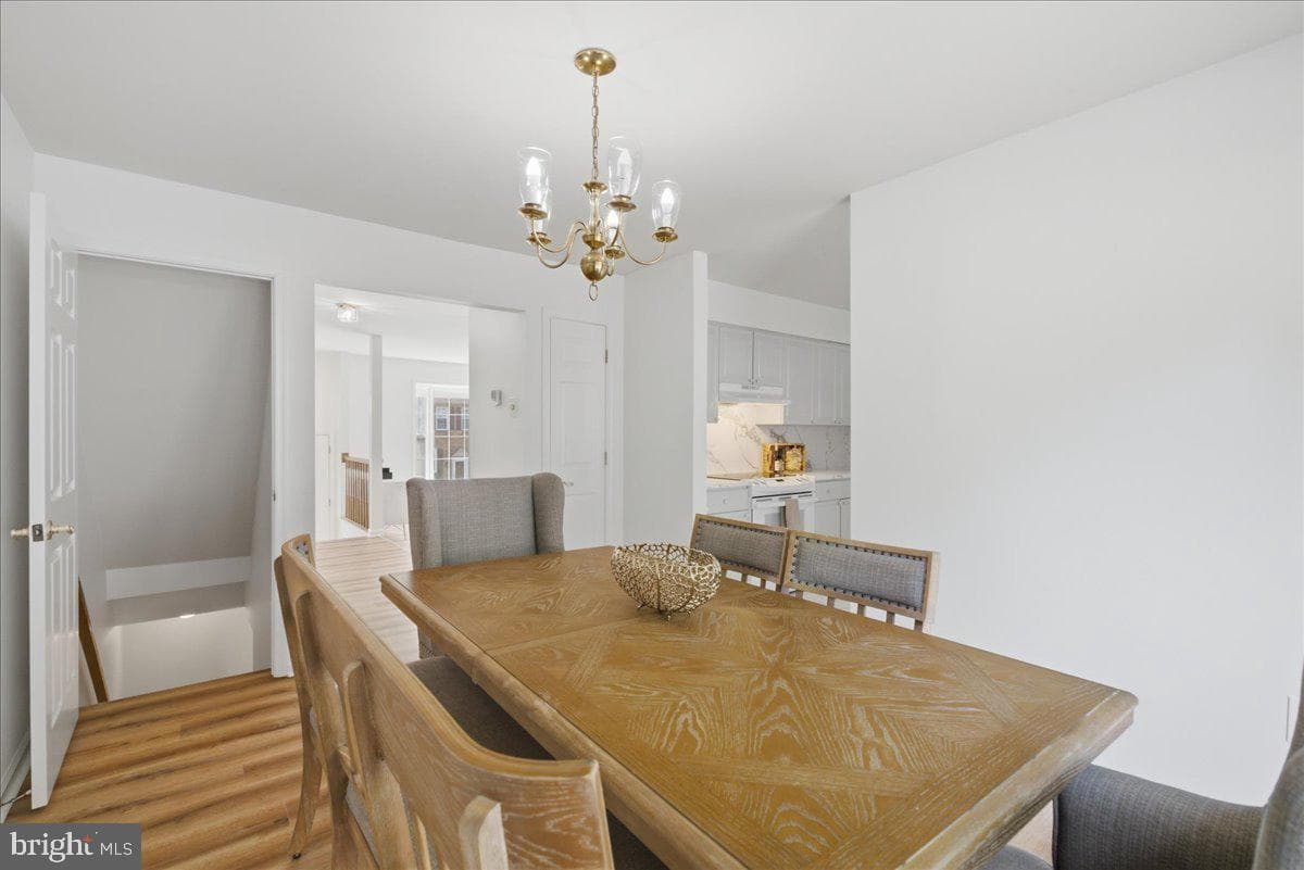 8902 Winding Hollow Way photo 6