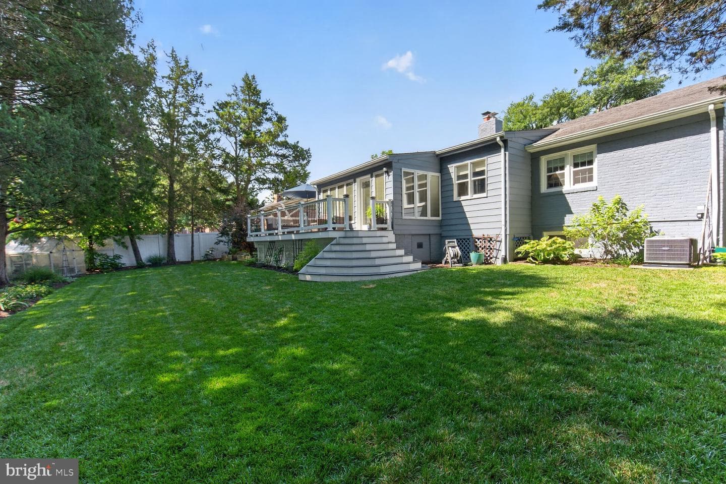 7915 Bainbridge Road photo 39
