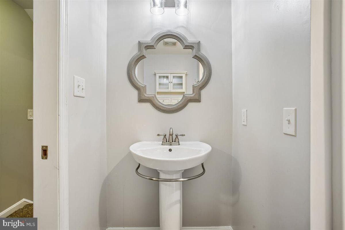 8044 Galla Knoll Circle photo 40