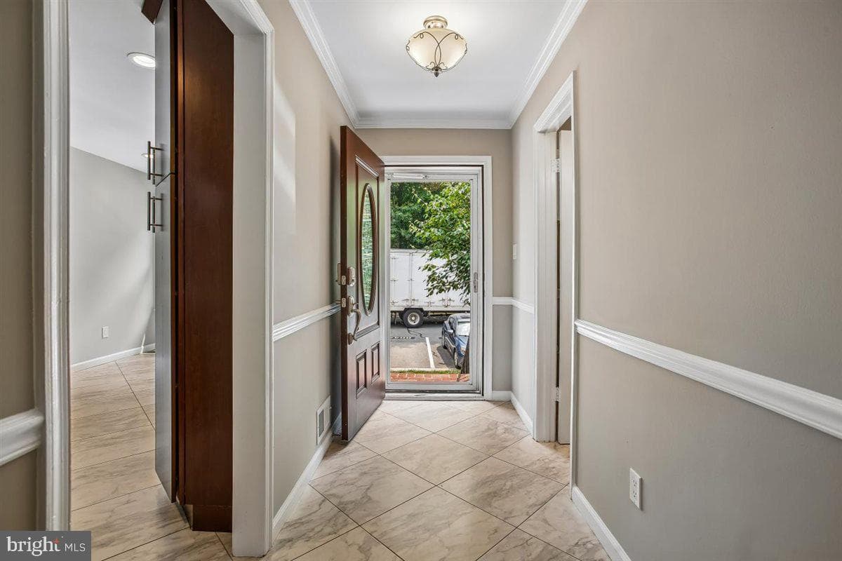 8044 Galla Knoll Circle photo 5