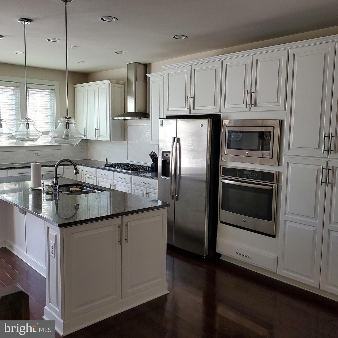 13717 Neil Armstrong Avenue photo 4