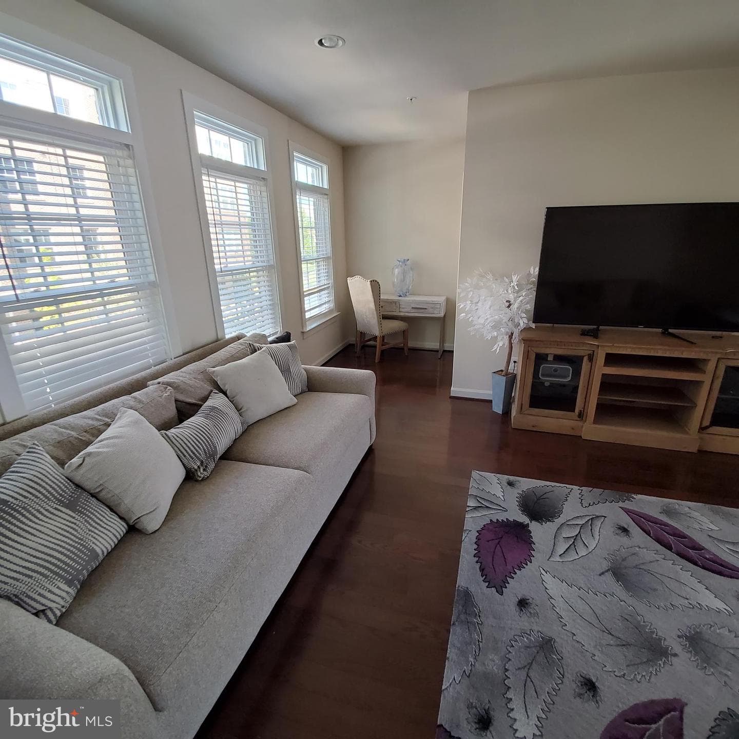13717 Neil Armstrong Avenue photo 9