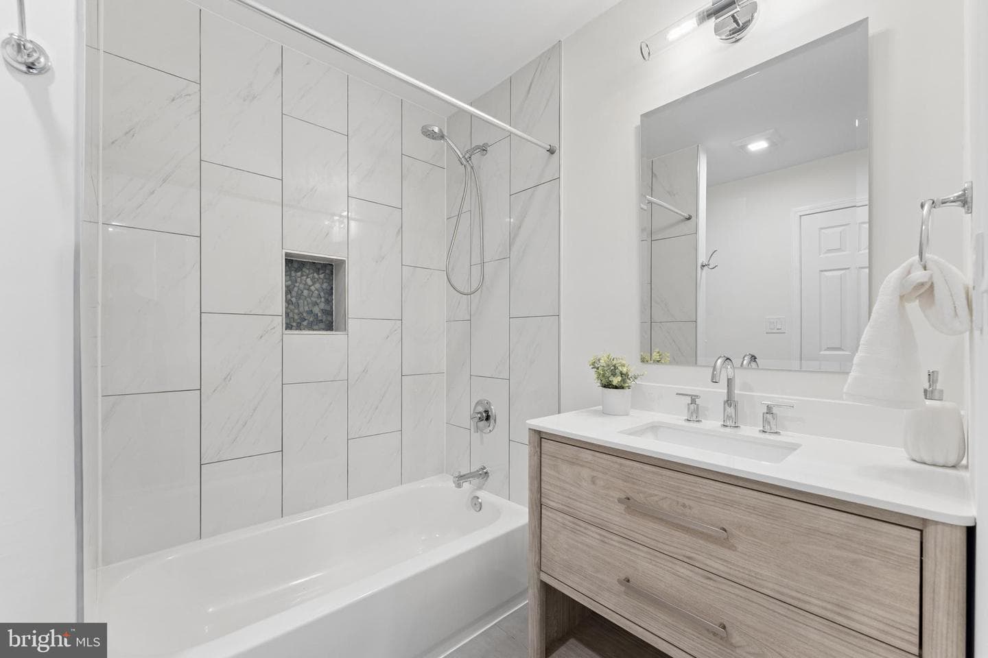 7607 Lee Landing Drive photo 15