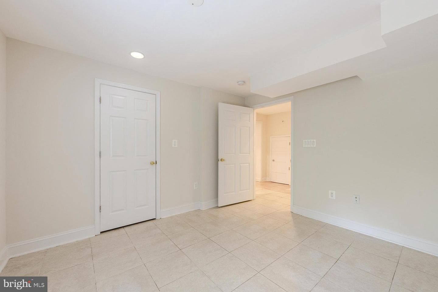 2923 Fairhill Road photo 34