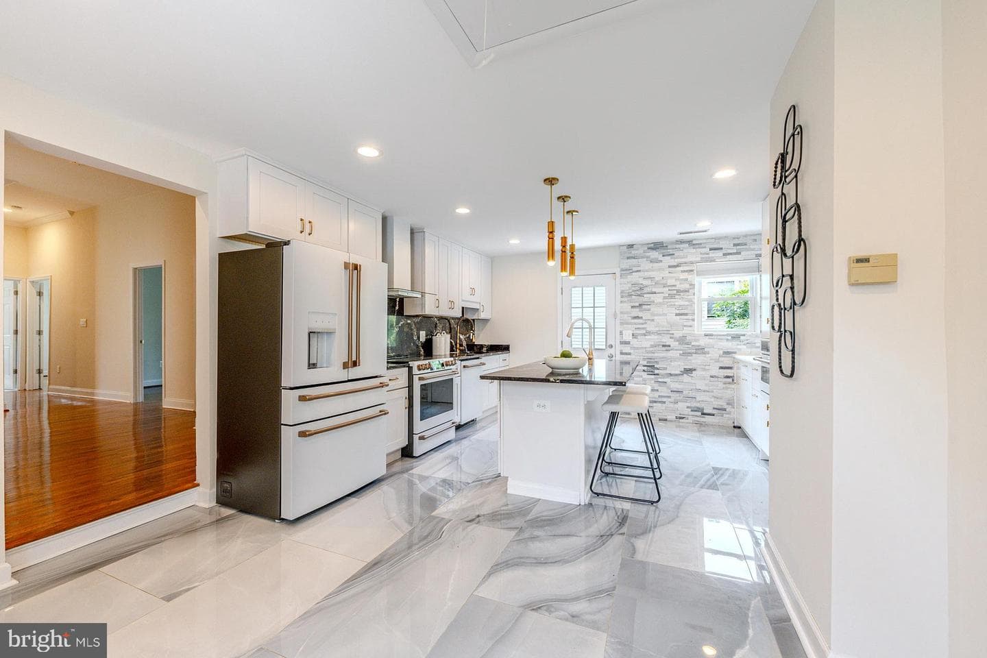 2923 Fairhill Road photo 9