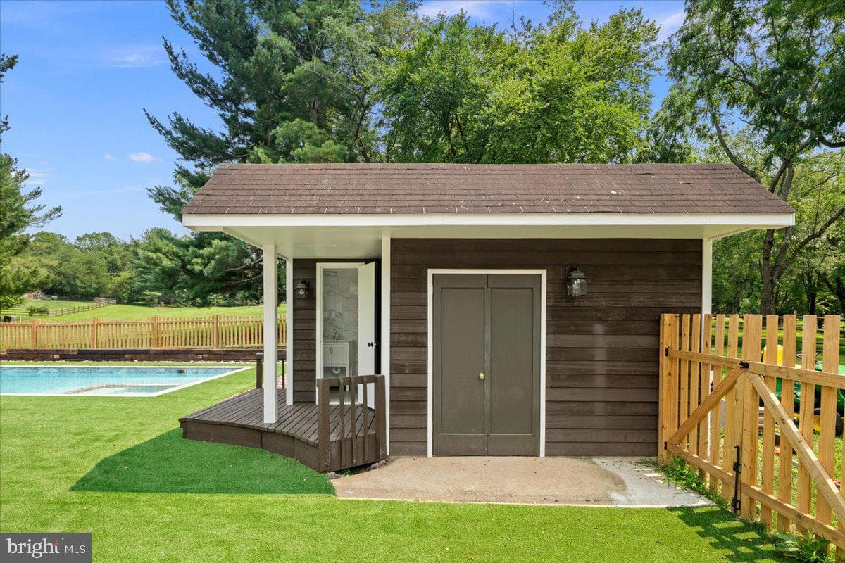 353 Gallop Wood Place photo 98