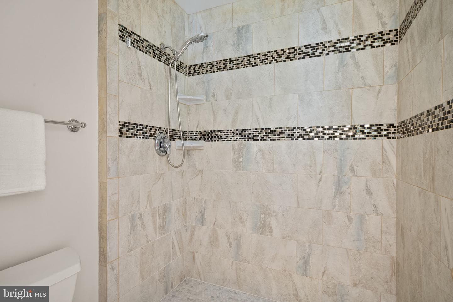8104 Chivalry Road photo 33
