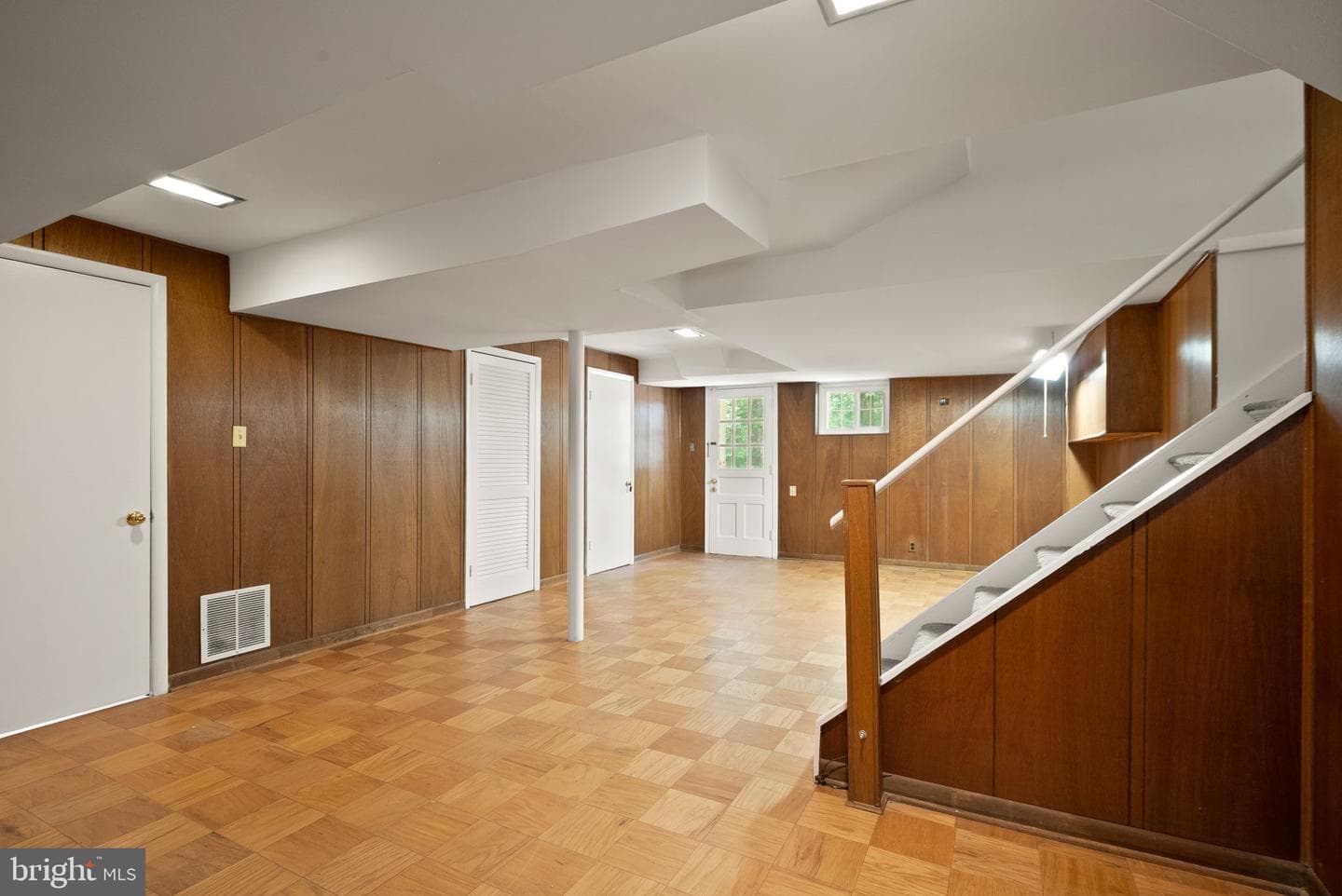 8104 Chivalry Road photo 46
