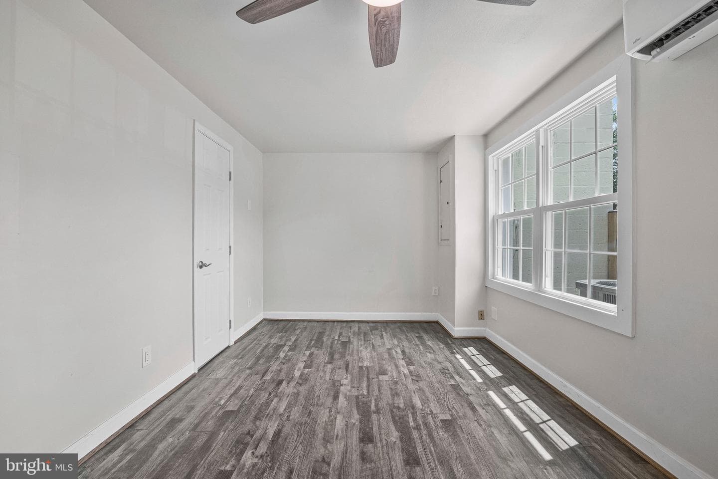4151 Hamlin Court photo 29
