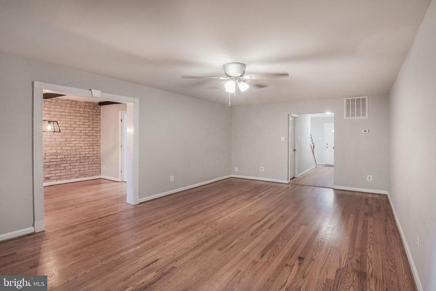 6611 Rosecroft Place photo 4