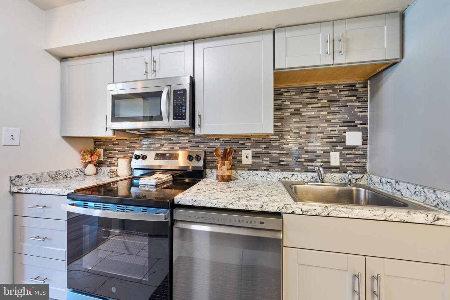 3815 Burlingame Place #33e photo 4