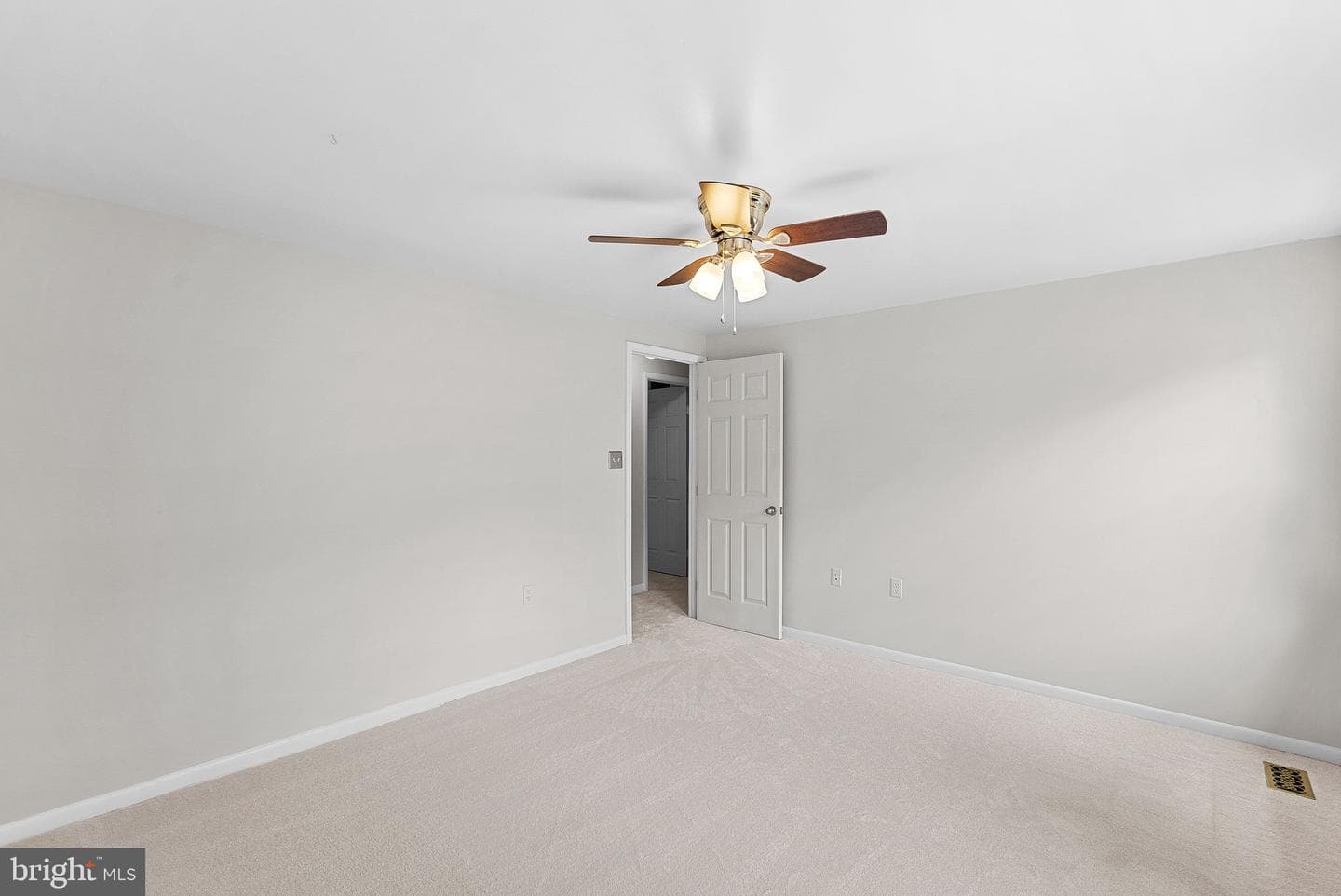 2284 Dosinia Court photo 40