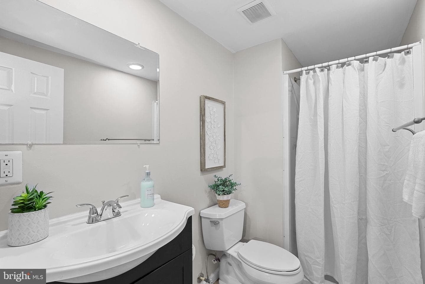 2284 Dosinia Court photo 44