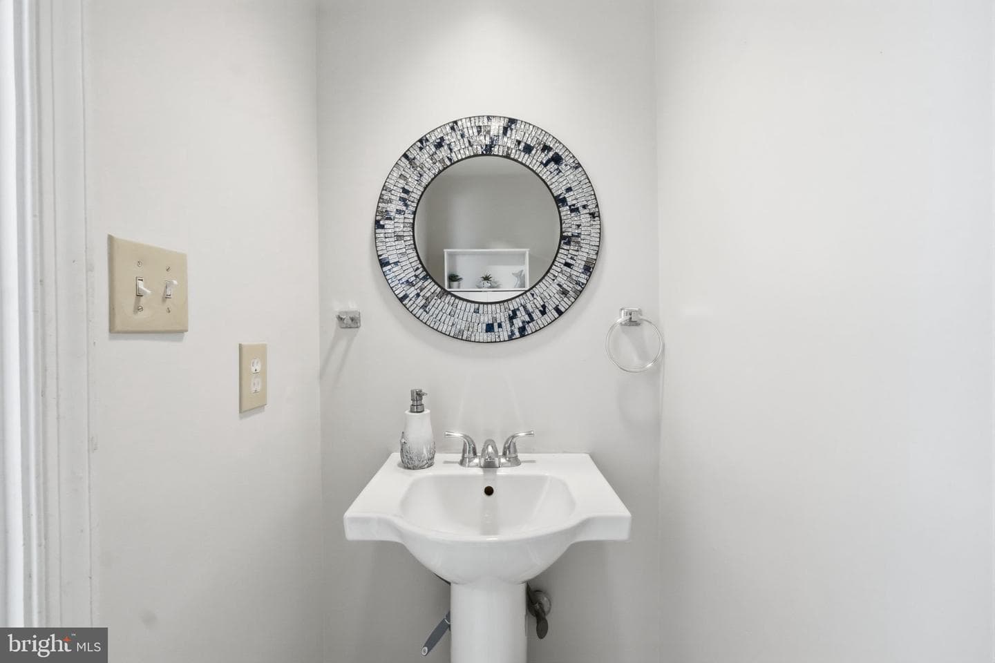 6617 Green Ash Court photo 4
