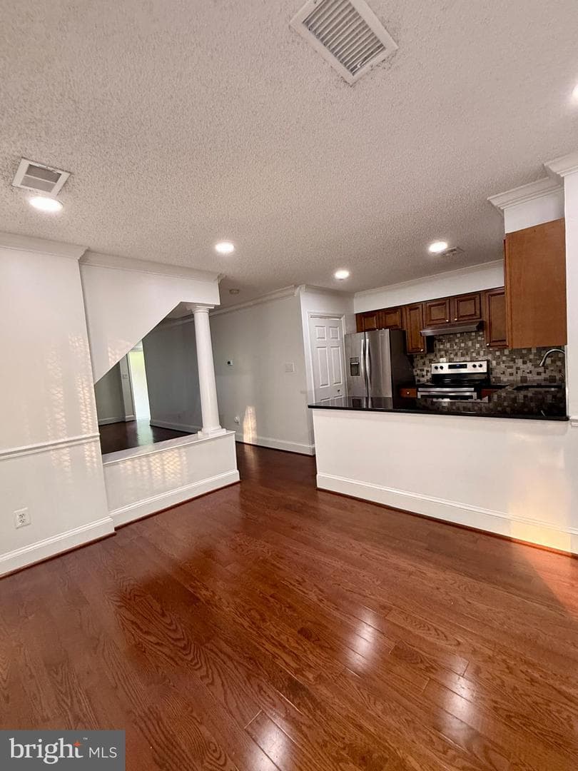 2379 Southgate Square photo 16