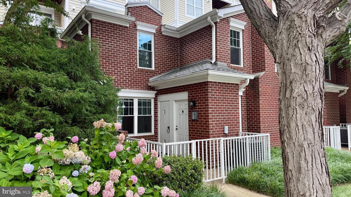1641 International Drive #th-24 photo 2