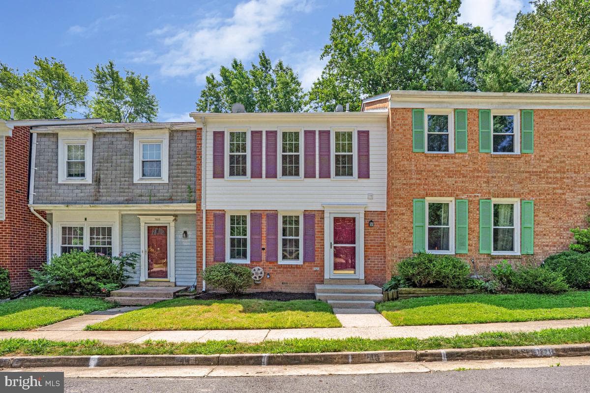 7821 Groveland Square, Springfield