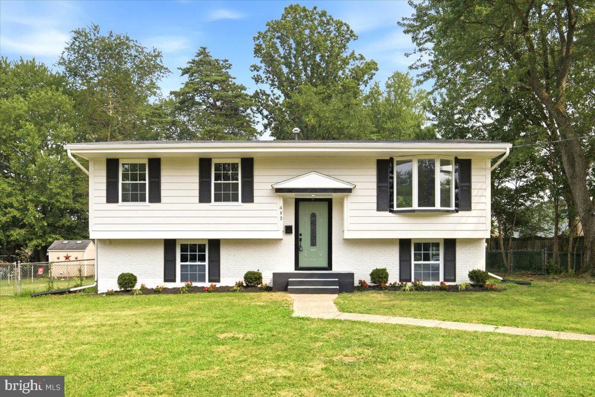402 Pickett Lane, Herndon