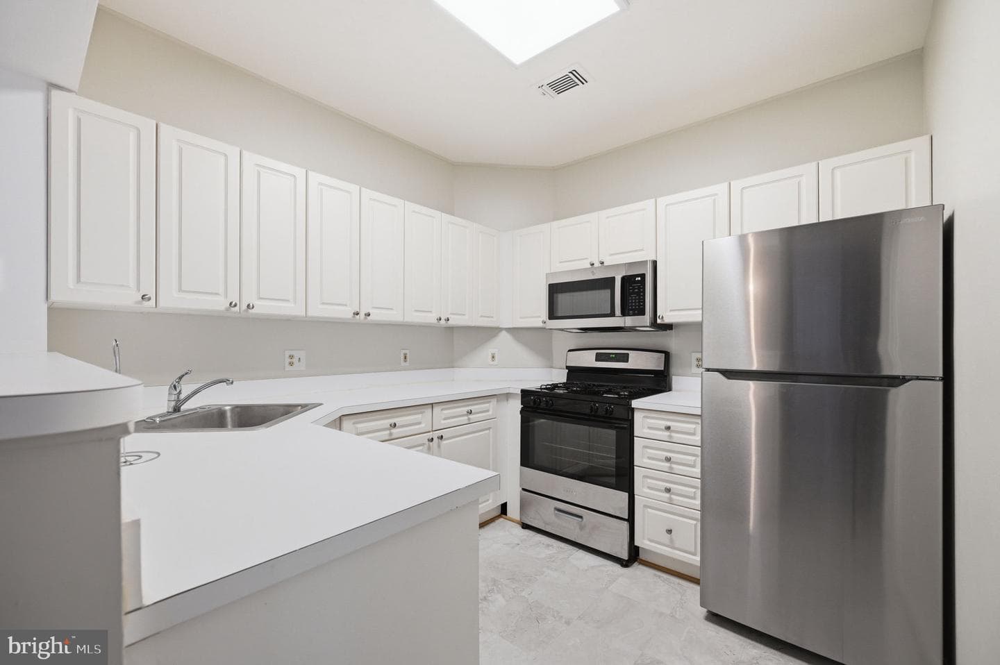 2108 Highcourt Lane #303 photo 7