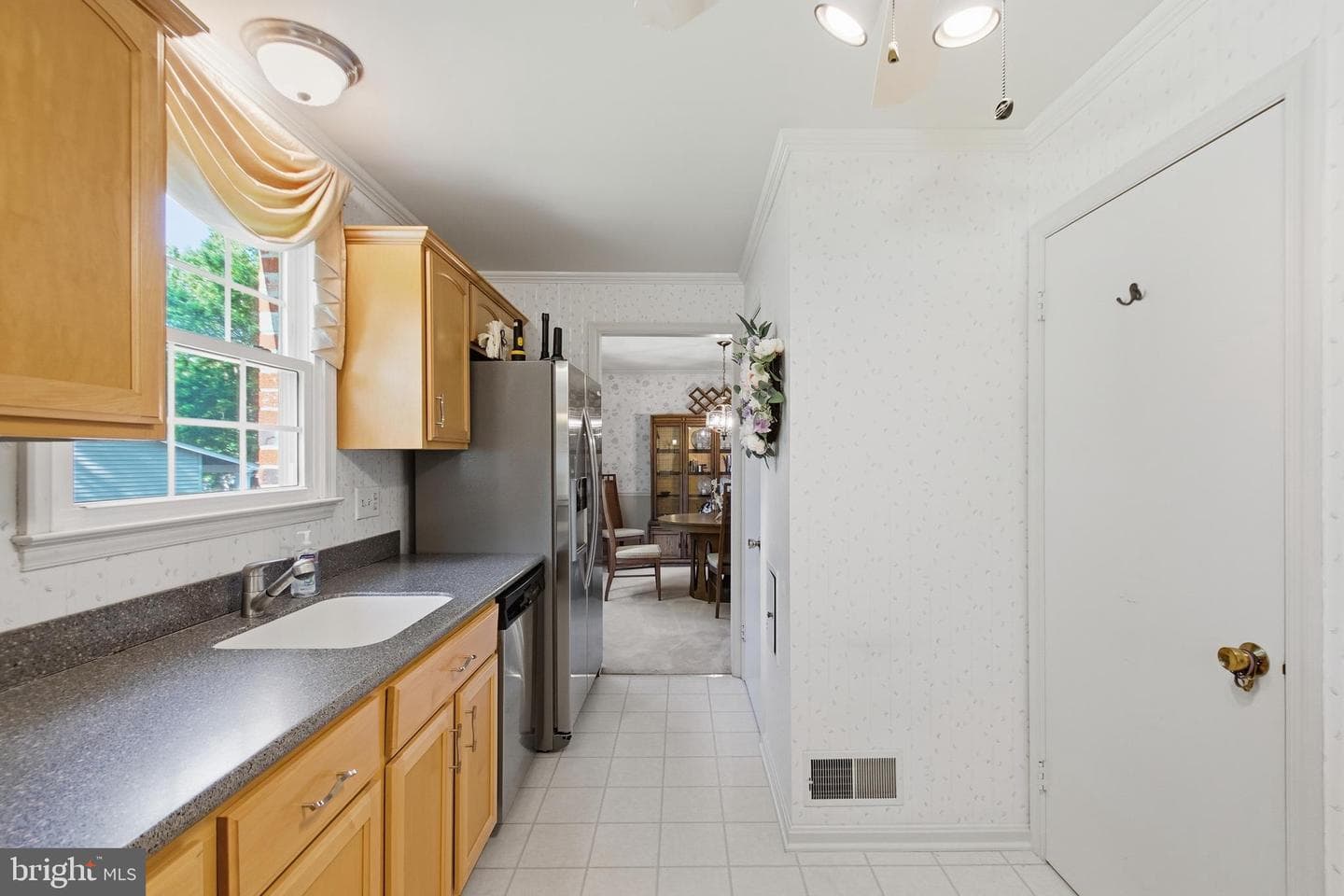 9385 Saddlemount Court photo 18