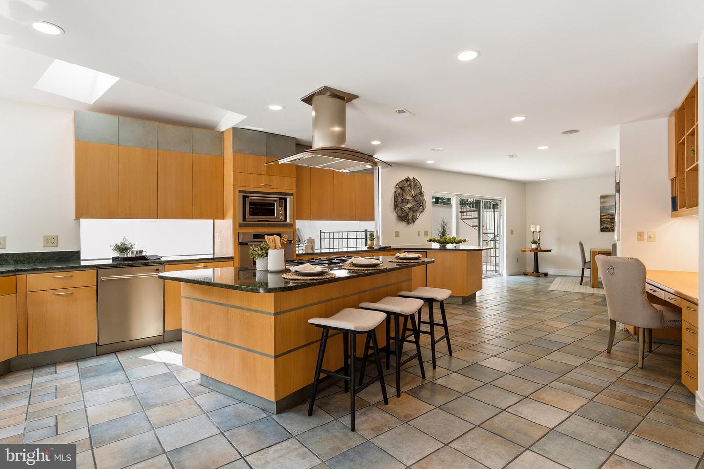 10216 Eisenhower Lane photo 11