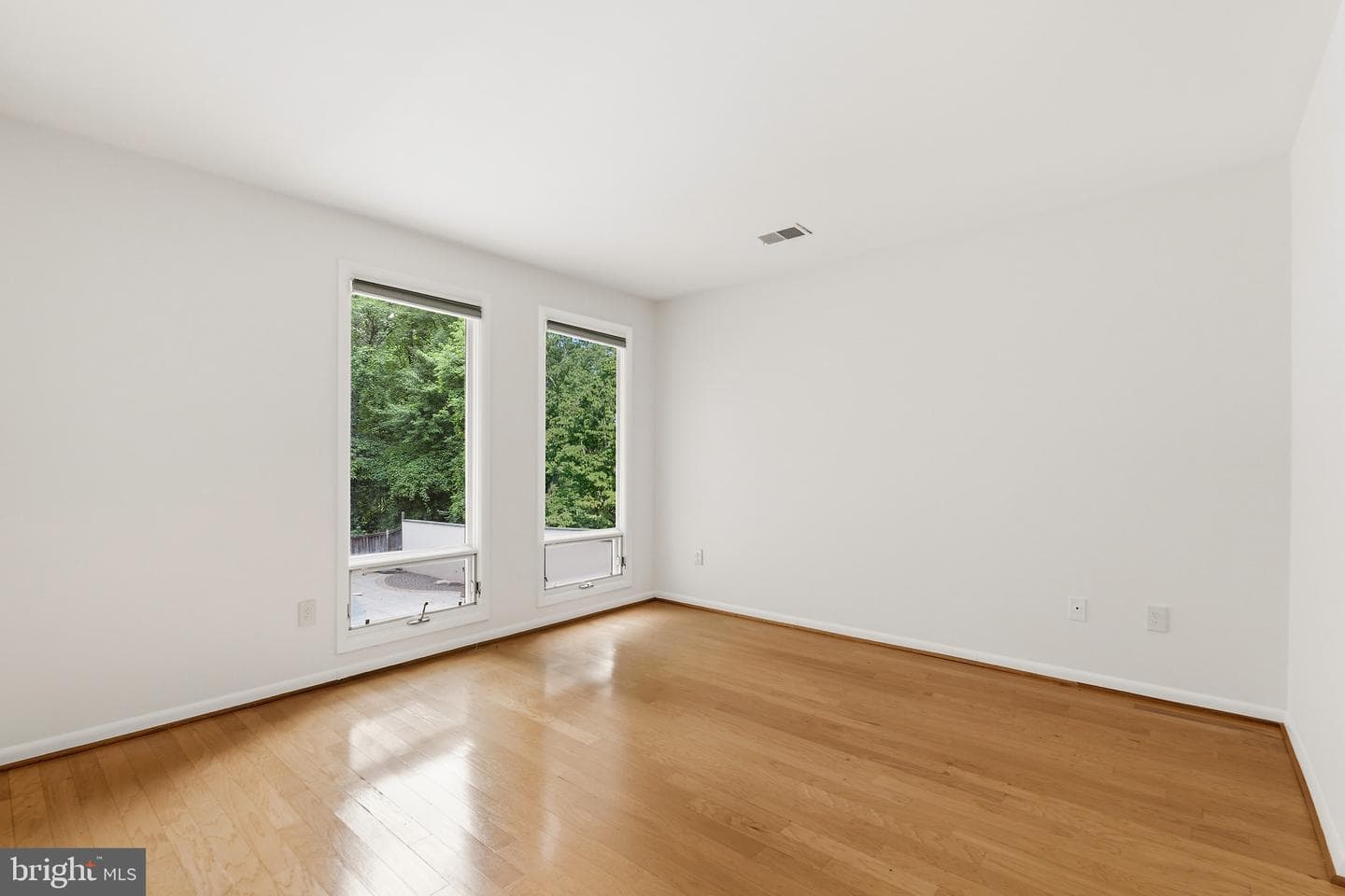 10216 Eisenhower Lane photo 31