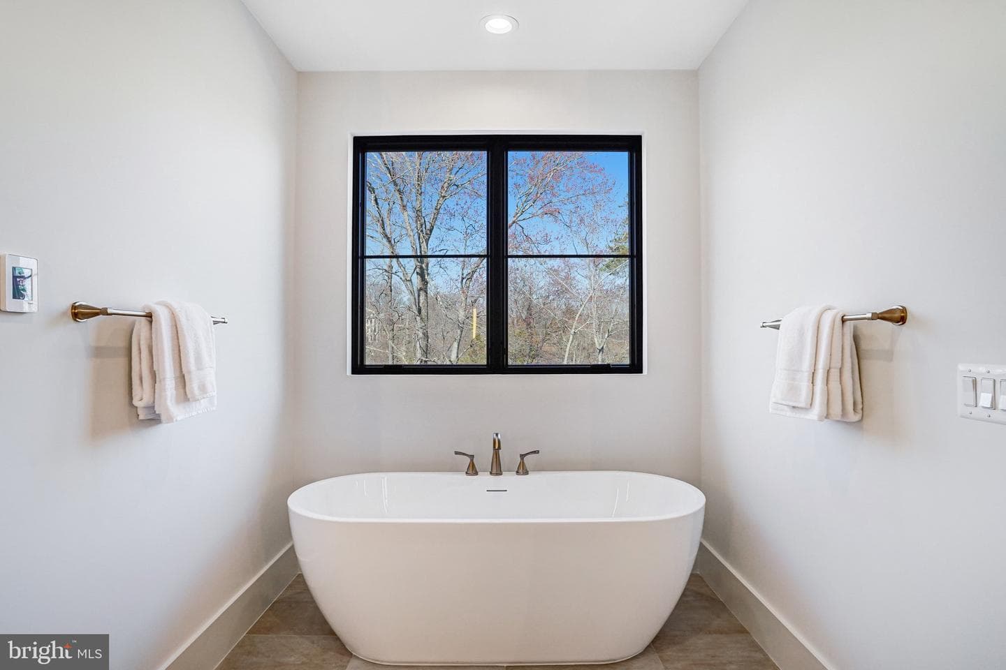 3946 N Dumbarton Street photo 40