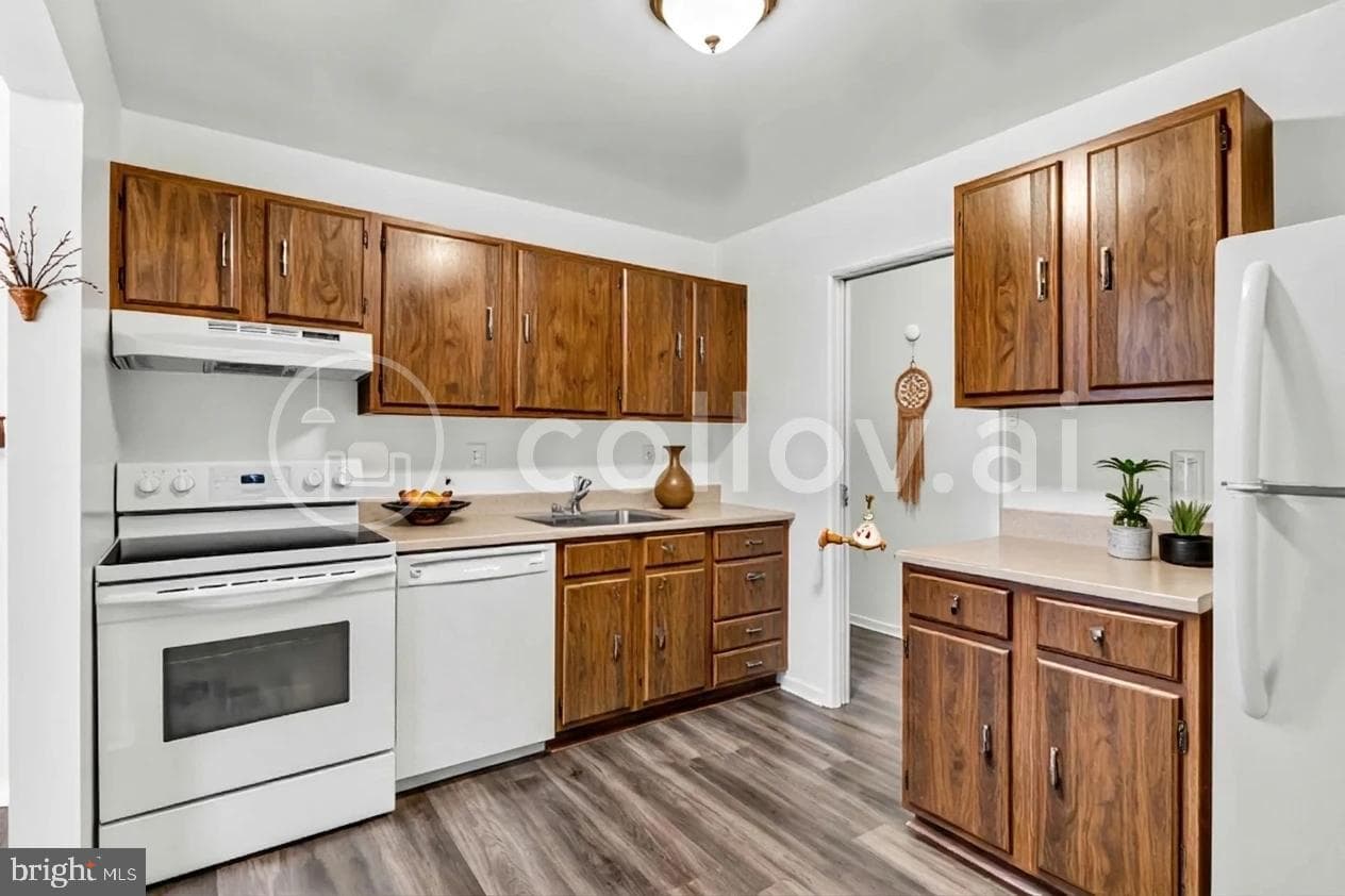 9710 Kingsbridge Drive #104 photo 5