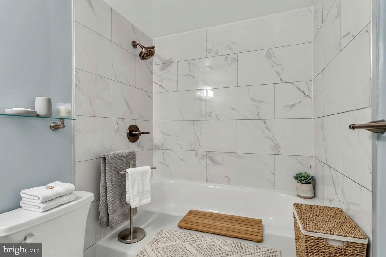 9710 Kingsbridge Drive #104 photo 7