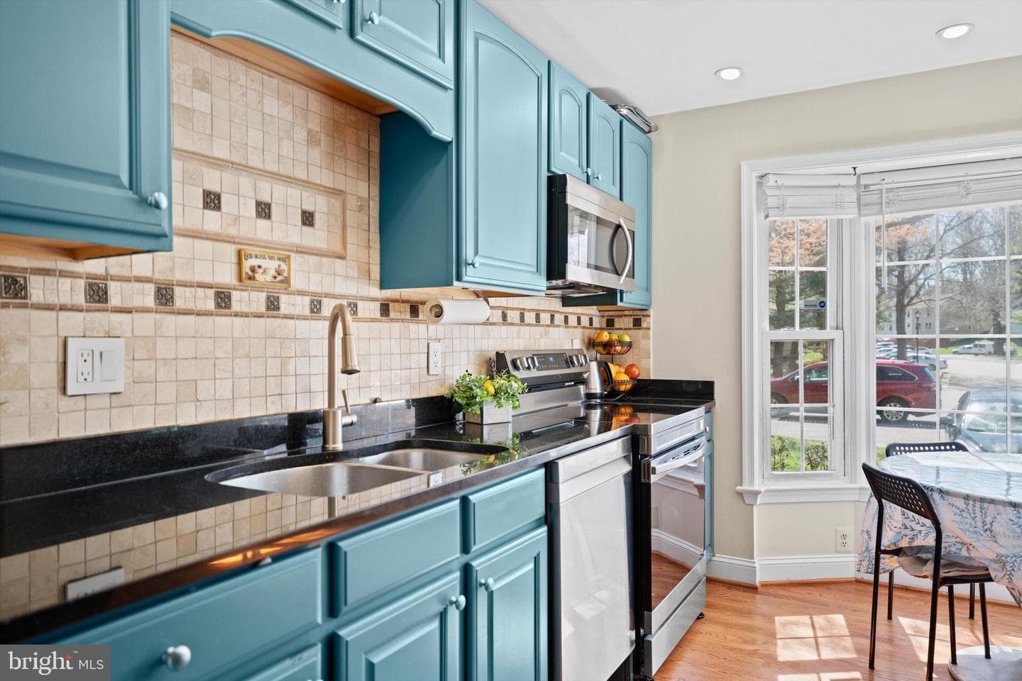 4469 Holly Avenue photo 8
