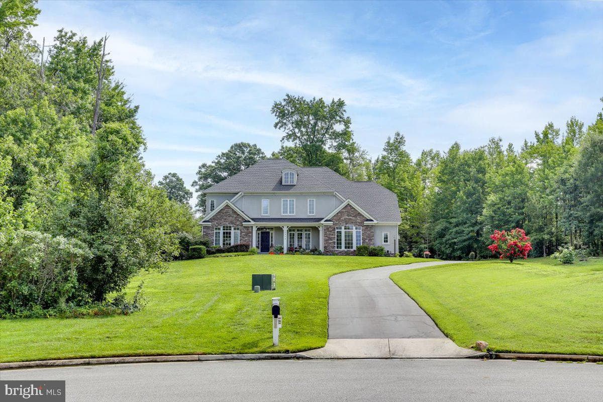 8906 Laurel Overlook Drive photo 3