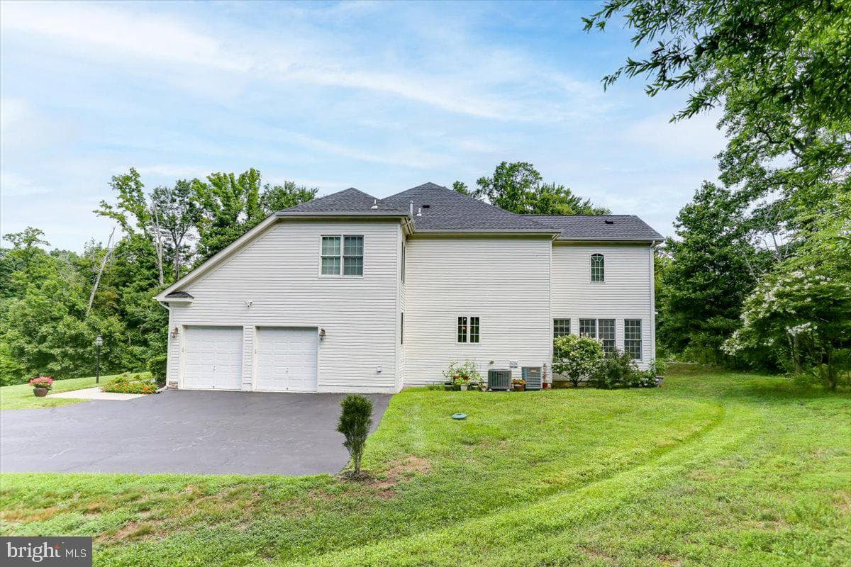 8906 Laurel Overlook Drive photo 45