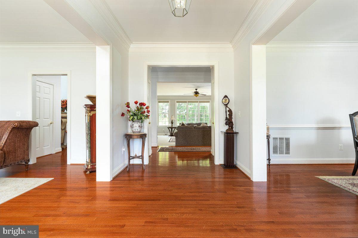 8906 Laurel Overlook Drive photo 7