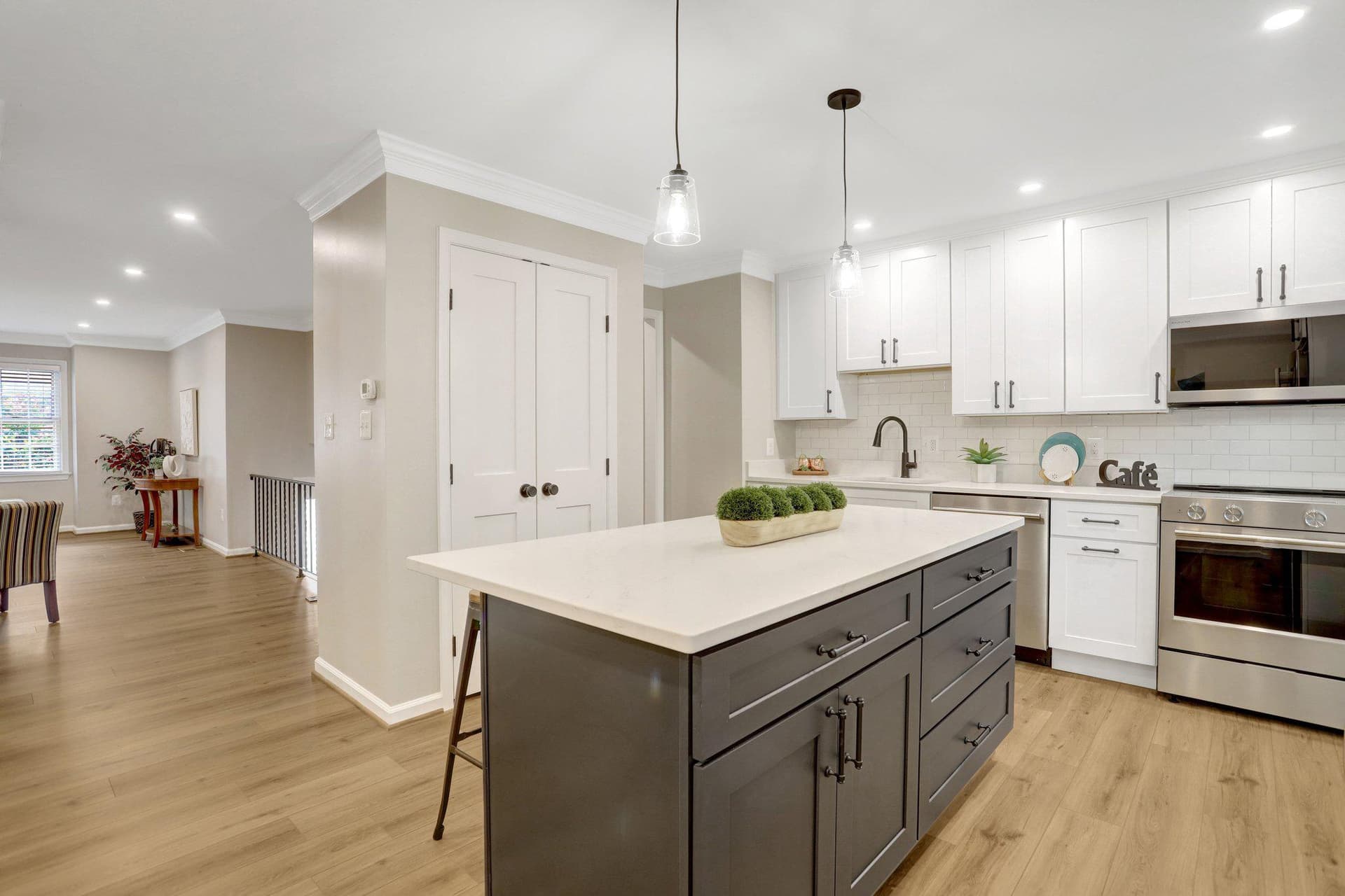 6607 Midhill Place photo 10